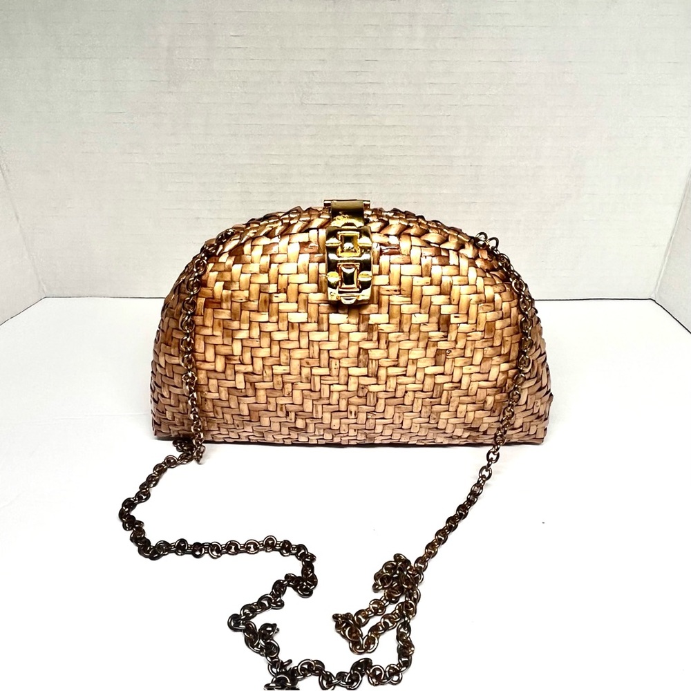 Basket weave purse with chain strap.